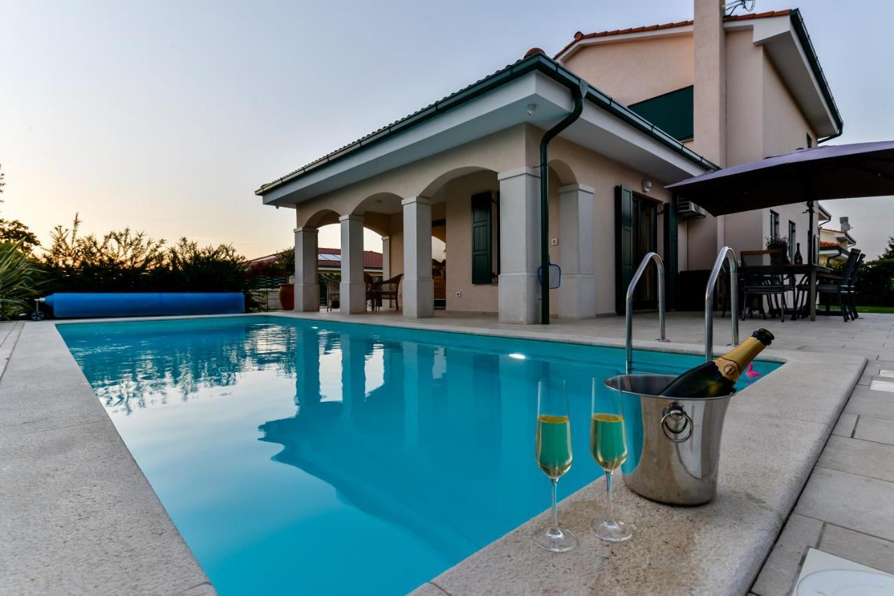Villa Luciana Spa House, Buje Exteriér fotografie